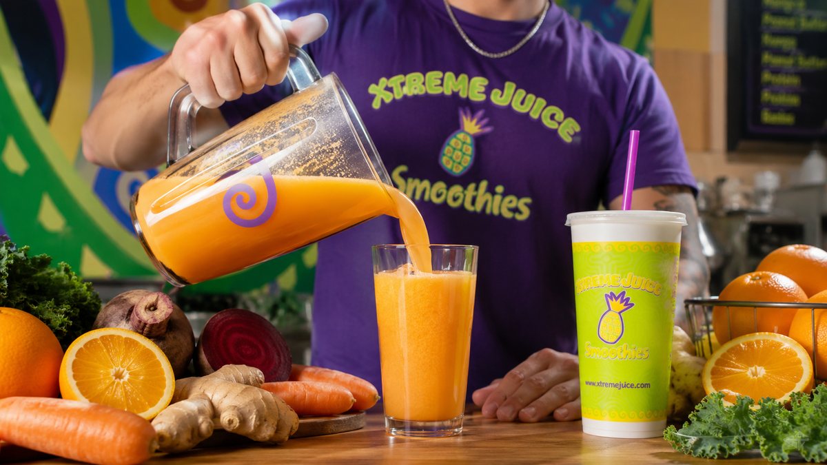Xtreme Works smoothie being poured